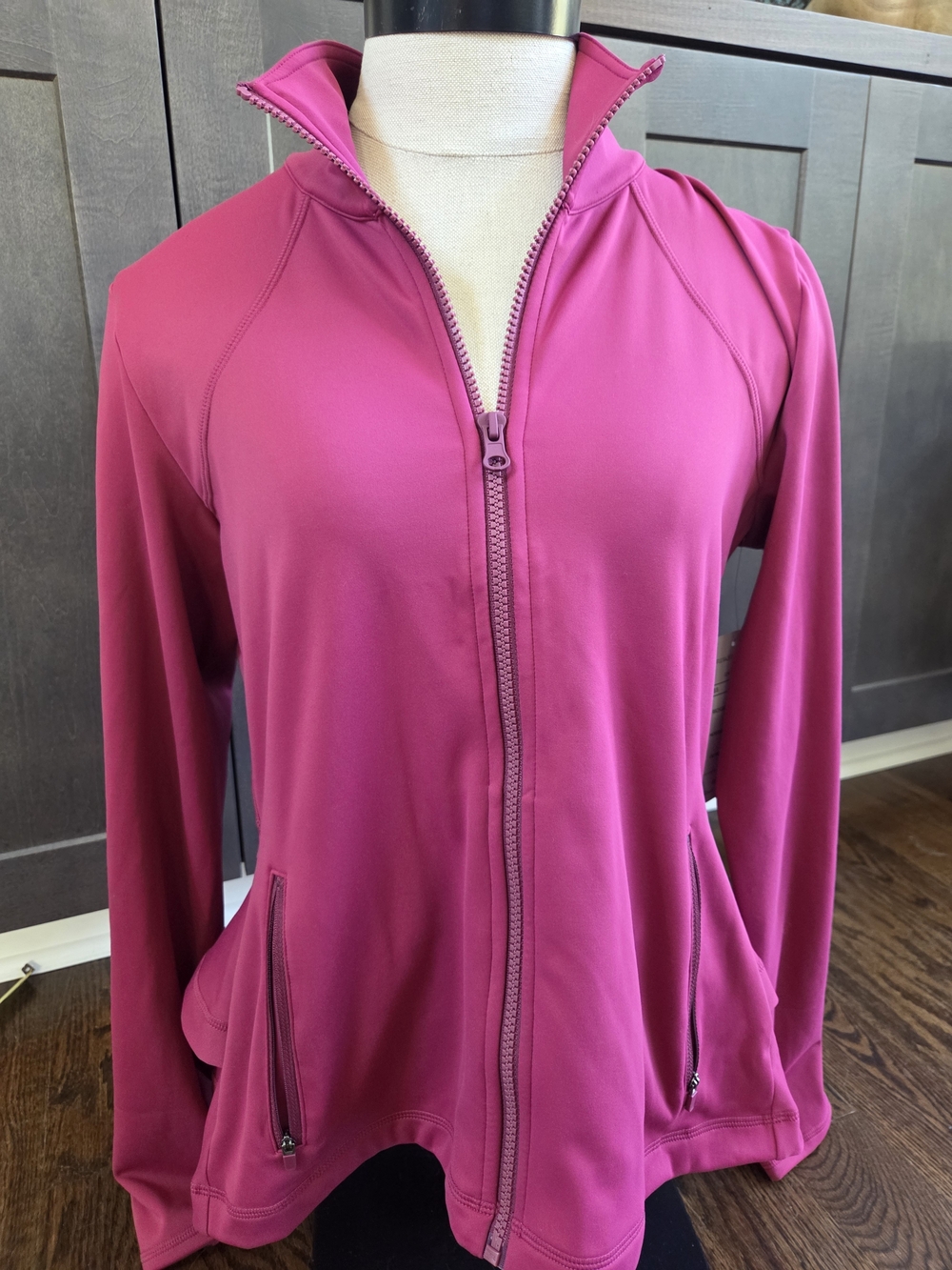 Isabella Activewear Set Fuchsia Zip-Front Ruffle Back Peplum Jacket NWT - Picture 3 of 14